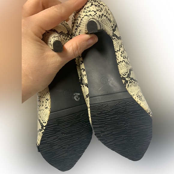 Limelight brand Black & White snake python print kitten heel pumps shoe sz 7 - Picture 11 of 11